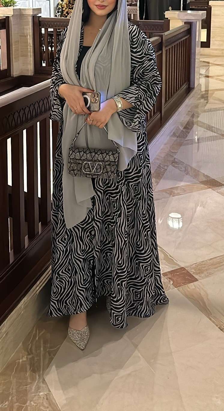M08 Abaya